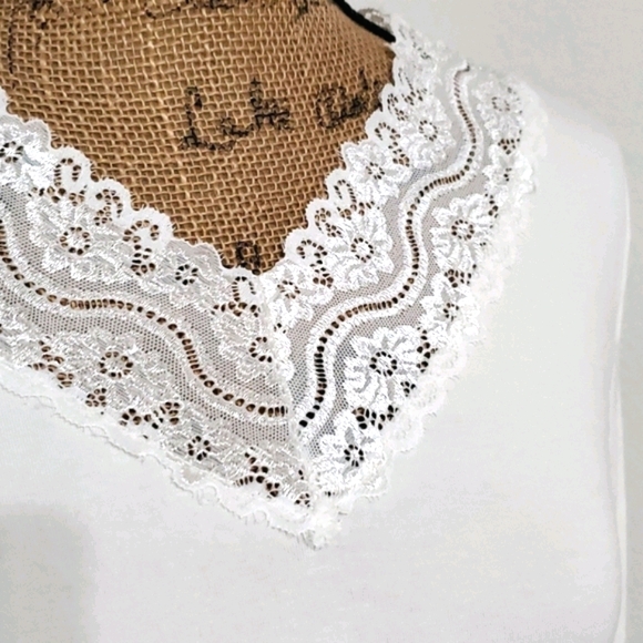 MONDE COLORE white lace edged v neck long sleeve top Small Basic essentials - Picture 2 of 5